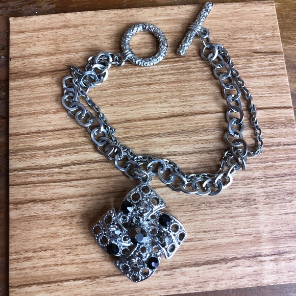 Black and Clear Crystal Pendant Toggle Bracelet - Picture 4 of 8